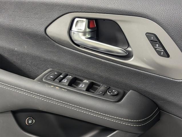 new 2025 Chrysler Pacifica Hybrid car, priced at $43,224
