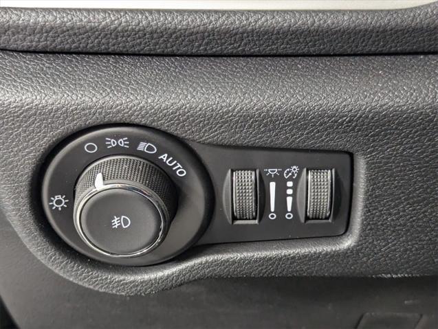 new 2025 Chrysler Pacifica Hybrid car, priced at $43,224