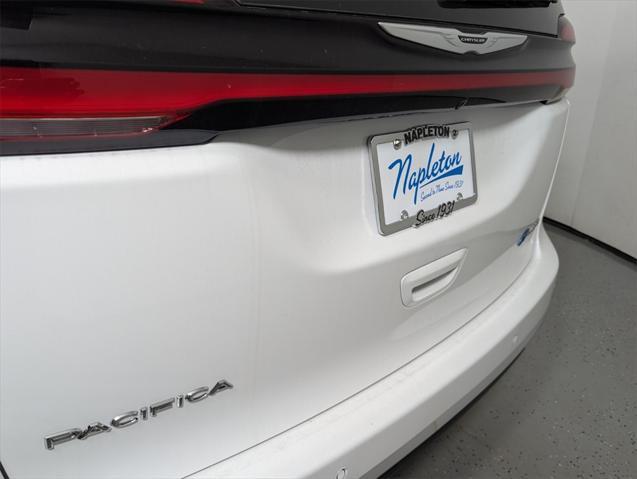new 2025 Chrysler Pacifica Hybrid car, priced at $43,224