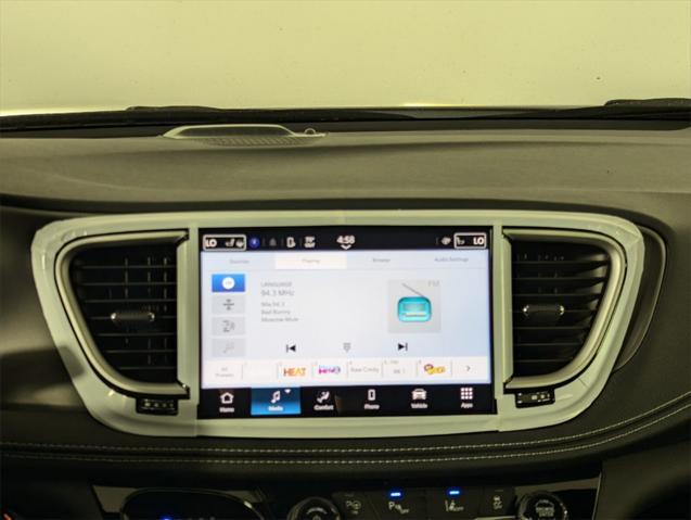 new 2025 Chrysler Pacifica Hybrid car, priced at $43,224