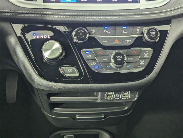 new 2025 Chrysler Pacifica Hybrid car, priced at $43,224