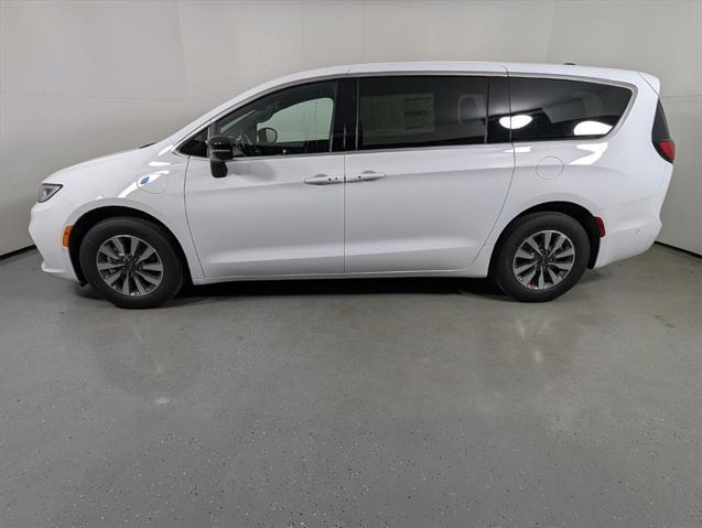 new 2025 Chrysler Pacifica Hybrid car, priced at $43,224