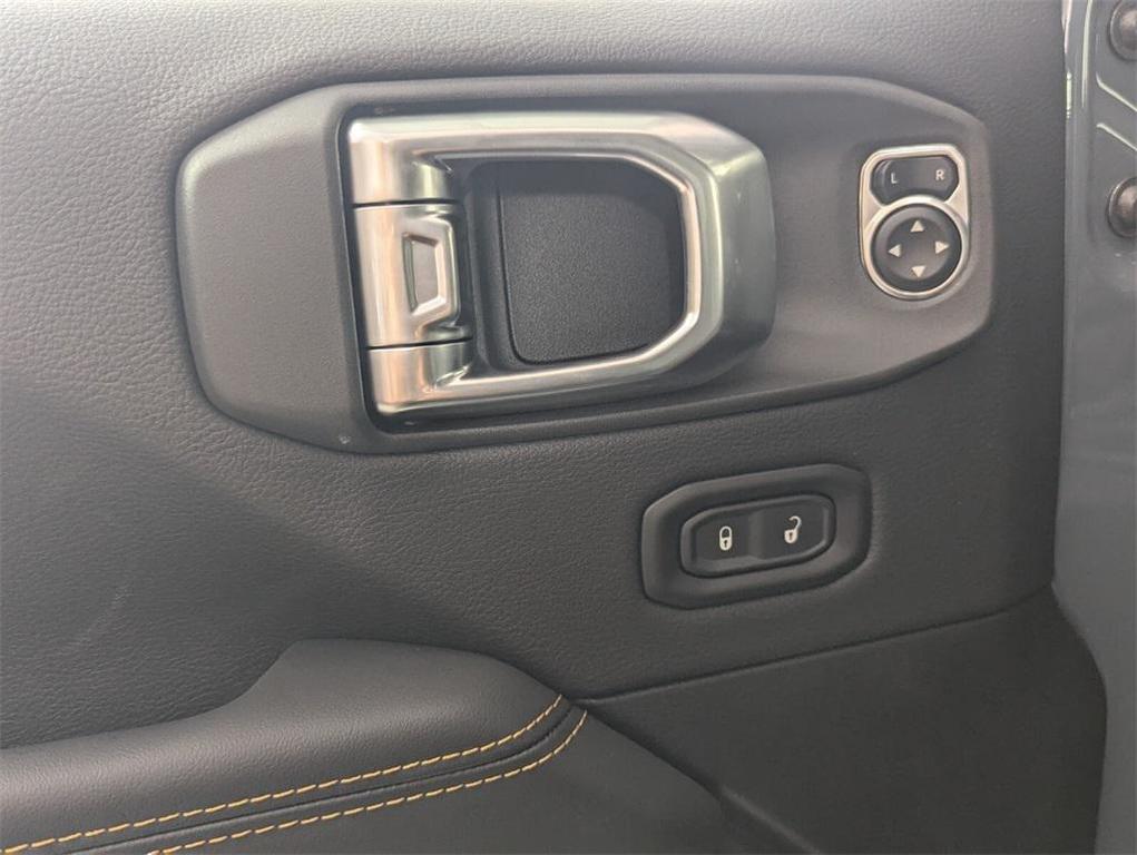 new 2025 Jeep Gladiator car, priced at $44,992