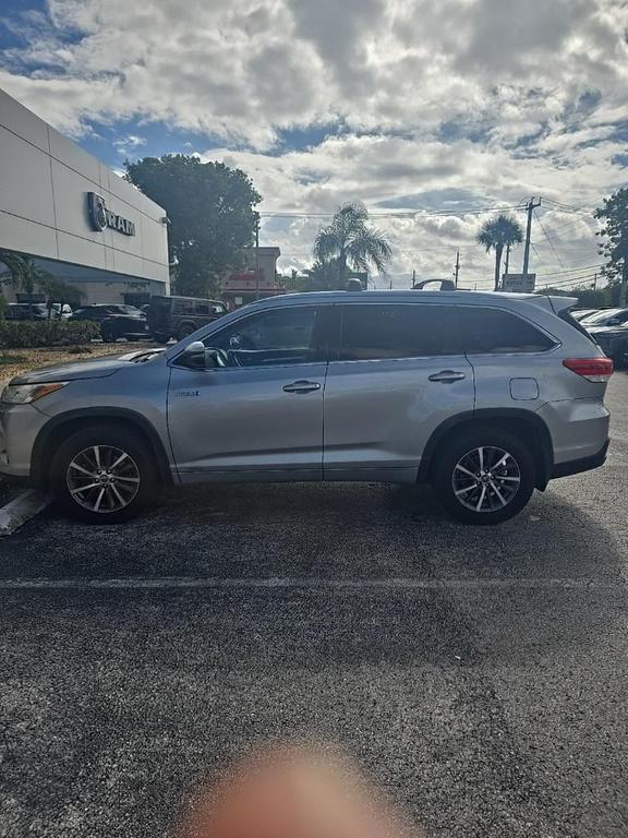 used 2017 Toyota Highlander Hybrid car, priced at $11,992