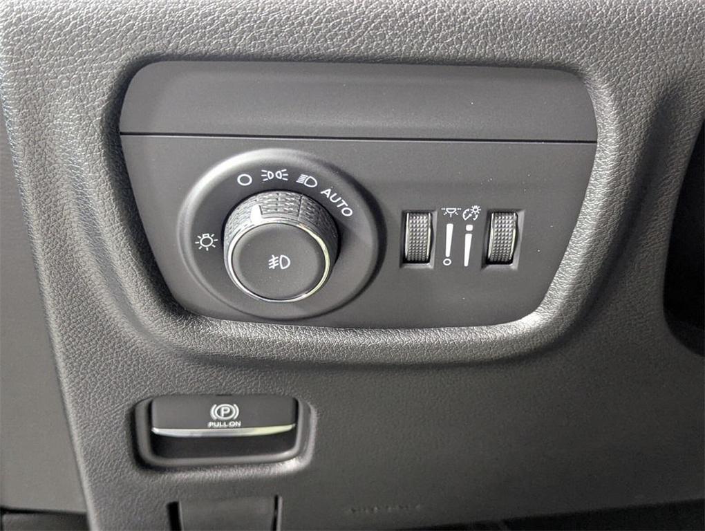 new 2025 Jeep Grand Cherokee car, priced at $37,196