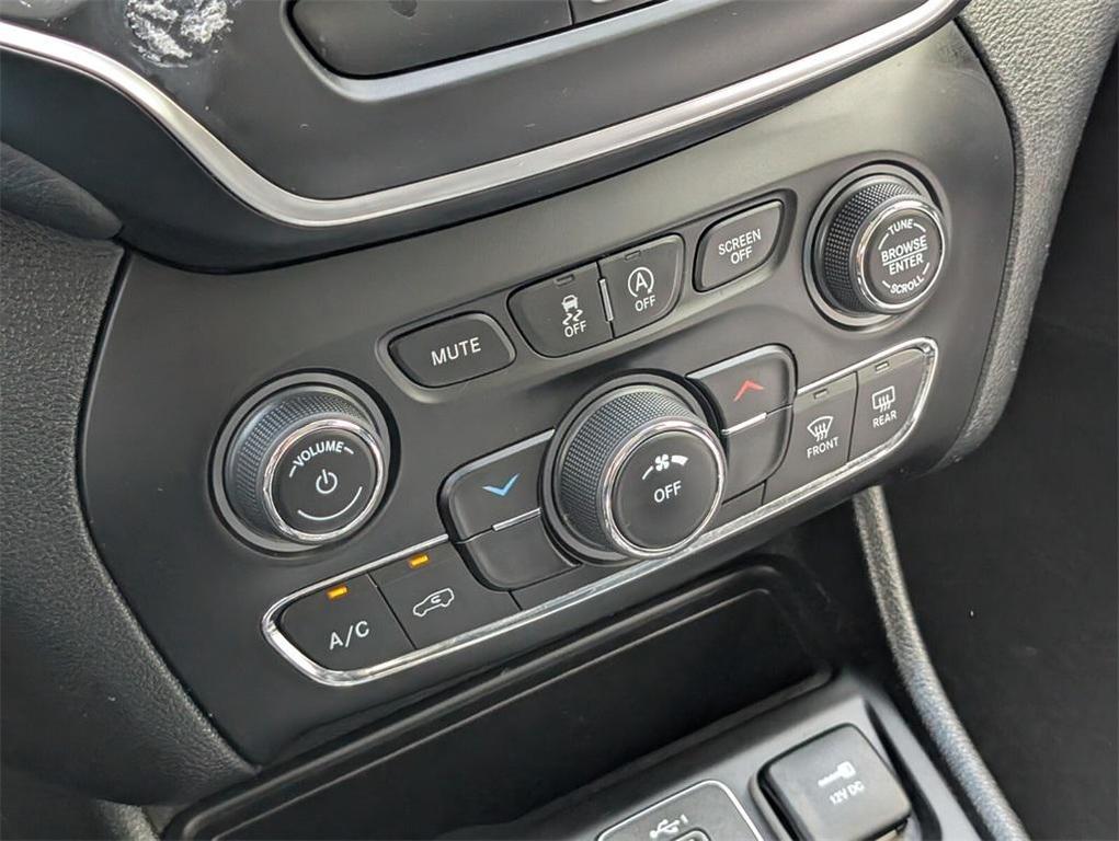 used 2022 Jeep Cherokee car, priced at $16,992