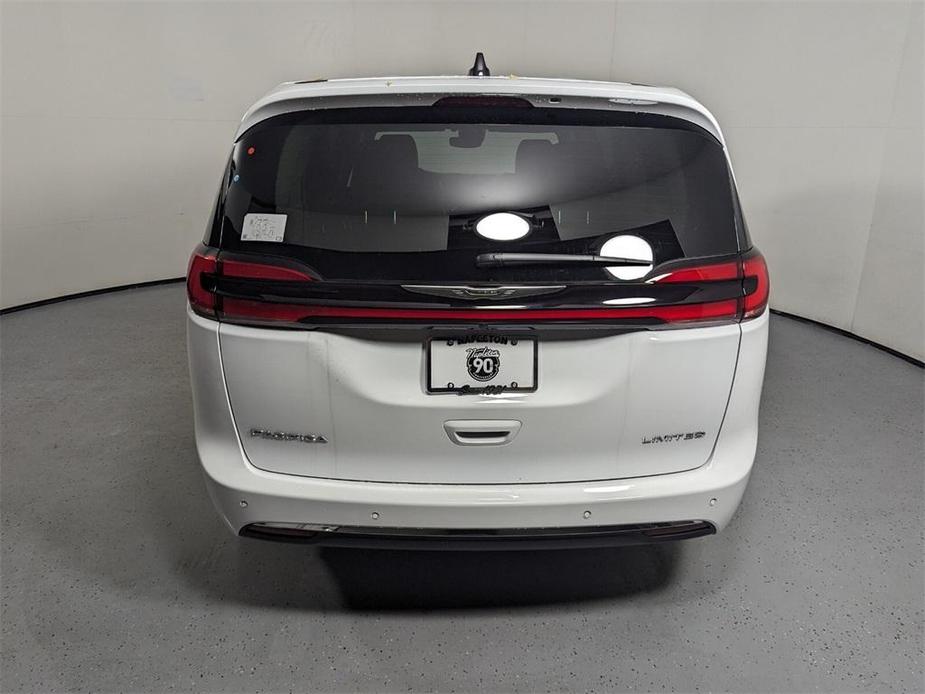 new 2024 Chrysler Pacifica car, priced at $43,724