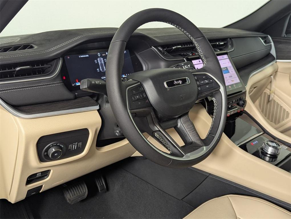 new 2025 Jeep Grand Cherokee car, priced at $38,417