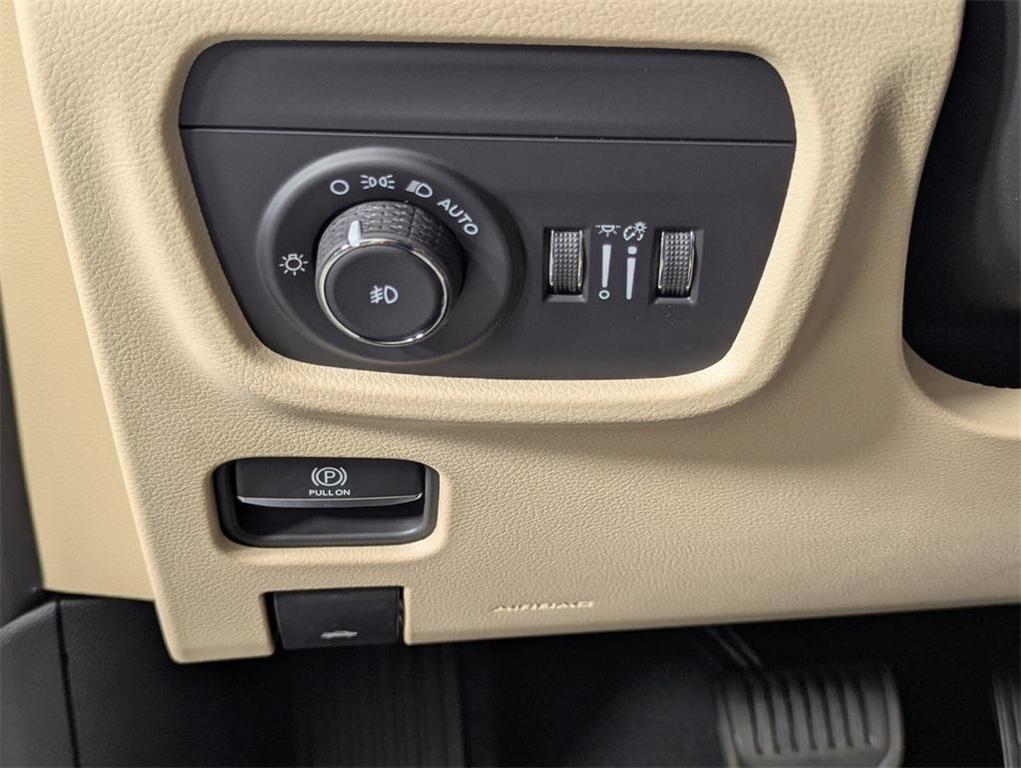 new 2025 Jeep Grand Cherokee car, priced at $38,417