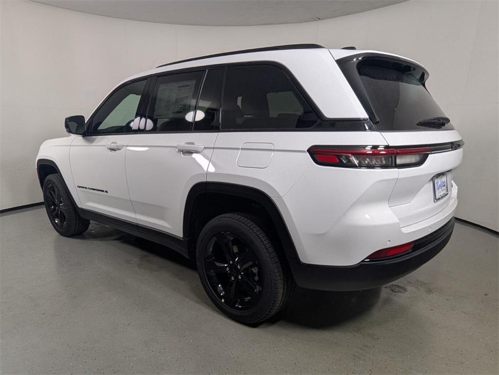 new 2025 Jeep Grand Cherokee car, priced at $38,417