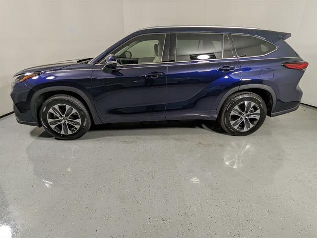 used 2022 Toyota Highlander car, priced at $32,899