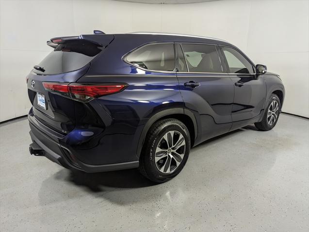 used 2022 Toyota Highlander car, priced at $32,899