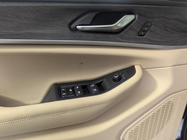 new 2025 Jeep Grand Cherokee car, priced at $39,906