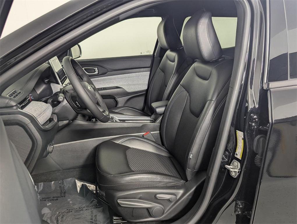 new 2025 Jeep Compass car, priced at $23,992