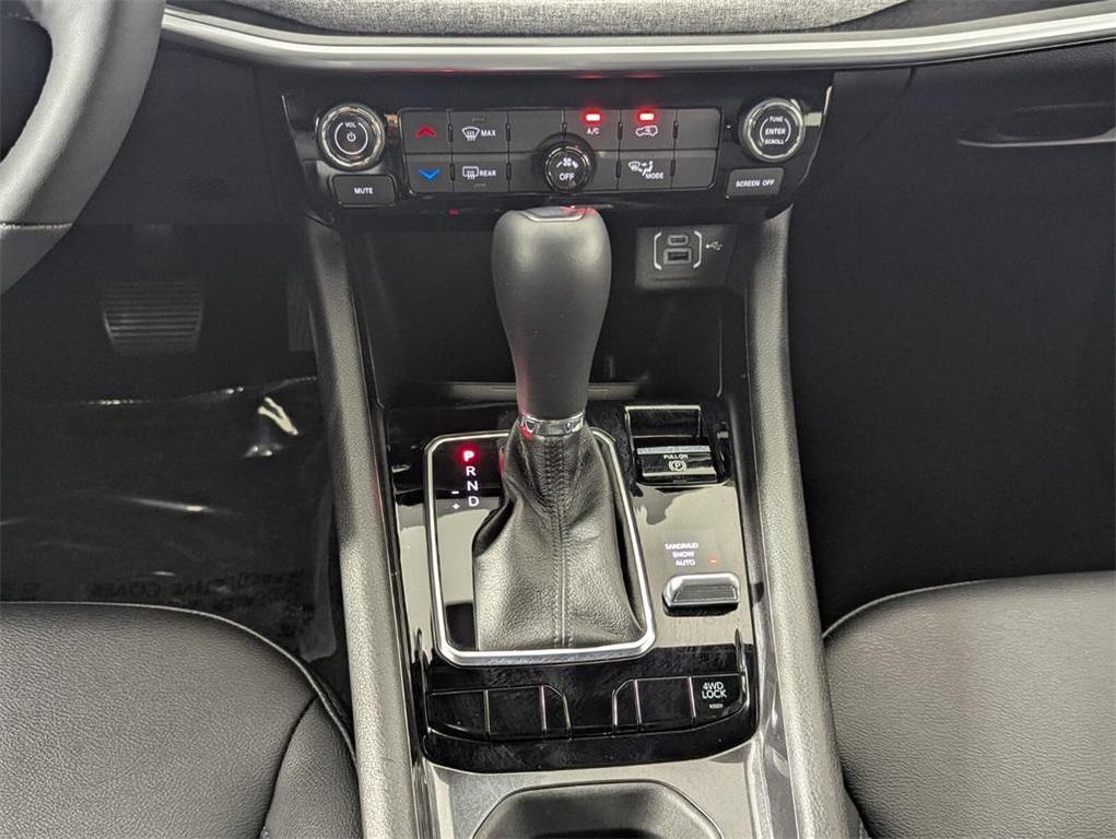 new 2025 Jeep Compass car, priced at $22,992