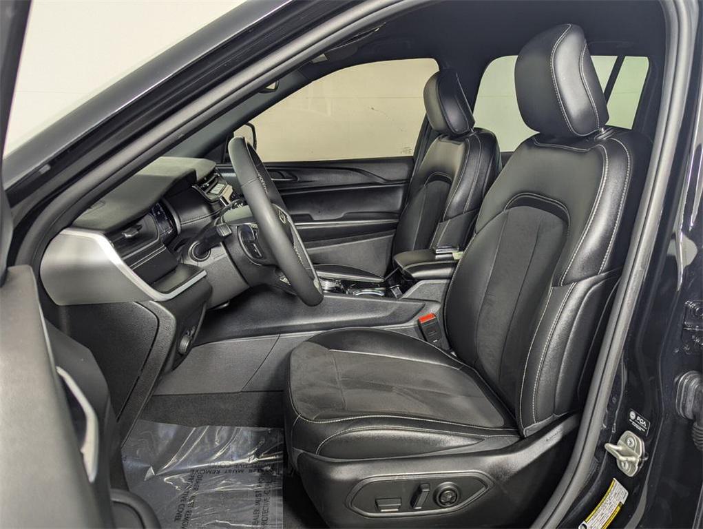 used 2023 Jeep Grand Cherokee car, priced at $24,388