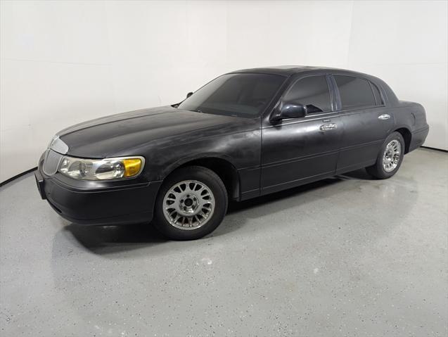 used 2001 Lincoln Town Car car, priced at $5,999