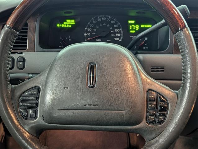 used 2001 Lincoln Town Car car, priced at $5,999