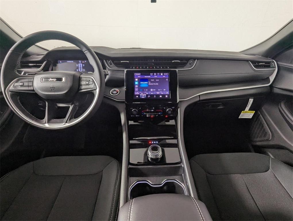 new 2025 Jeep Grand Cherokee car, priced at $38,520