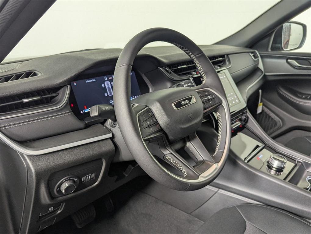 new 2025 Jeep Grand Cherokee car, priced at $38,520