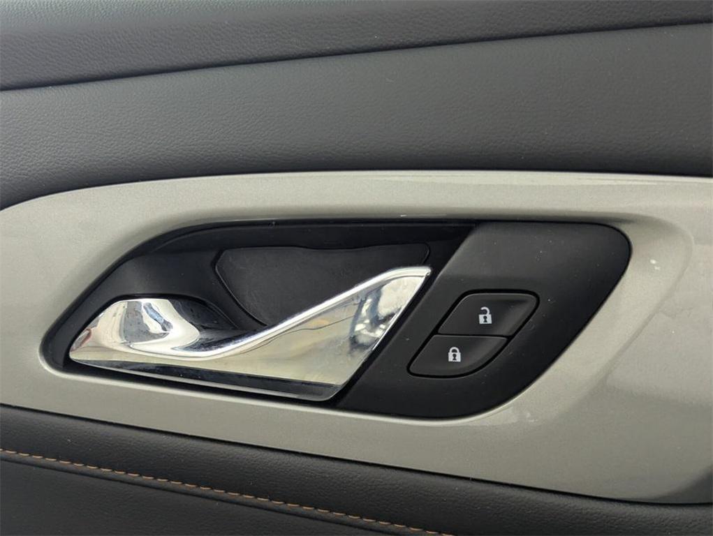 used 2021 Chevrolet Traverse car, priced at $21,888