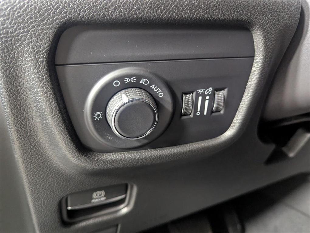 new 2025 Jeep Grand Cherokee car, priced at $38,738