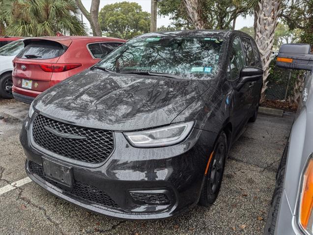 used 2022 Chrysler Pacifica Hybrid car, priced at $22,999