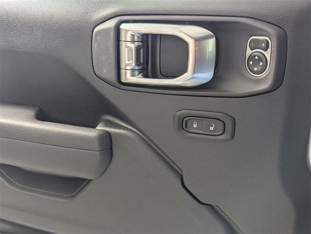 new 2025 Jeep Gladiator car, priced at $41,735