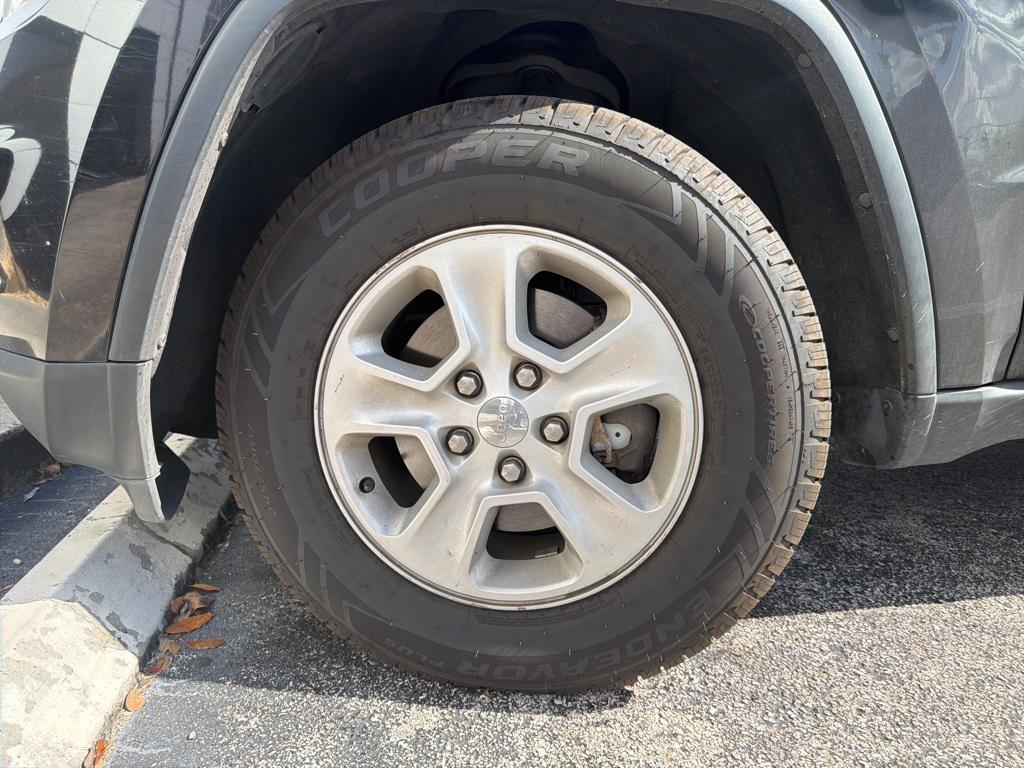 used 2015 Jeep Grand Cherokee car, priced at $6,992