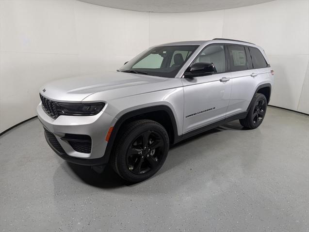 new 2025 Jeep Grand Cherokee car, priced at $42,675