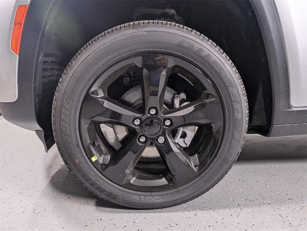 new 2025 Jeep Grand Cherokee car, priced at $39,943