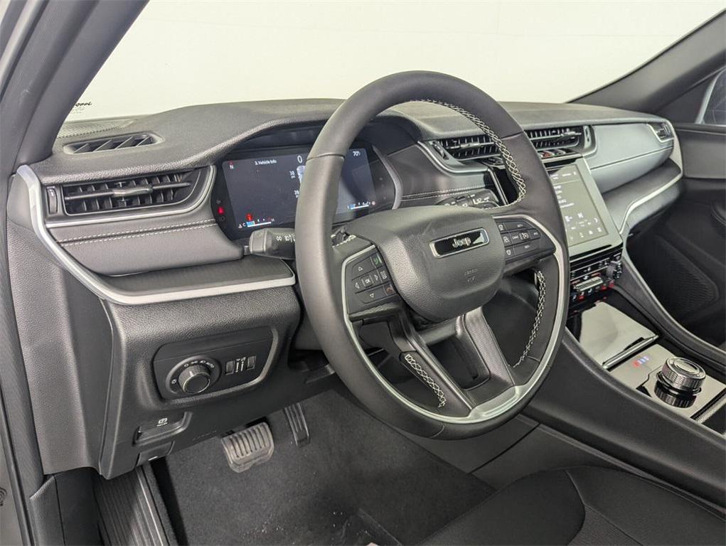 new 2025 Jeep Grand Cherokee car, priced at $31,203