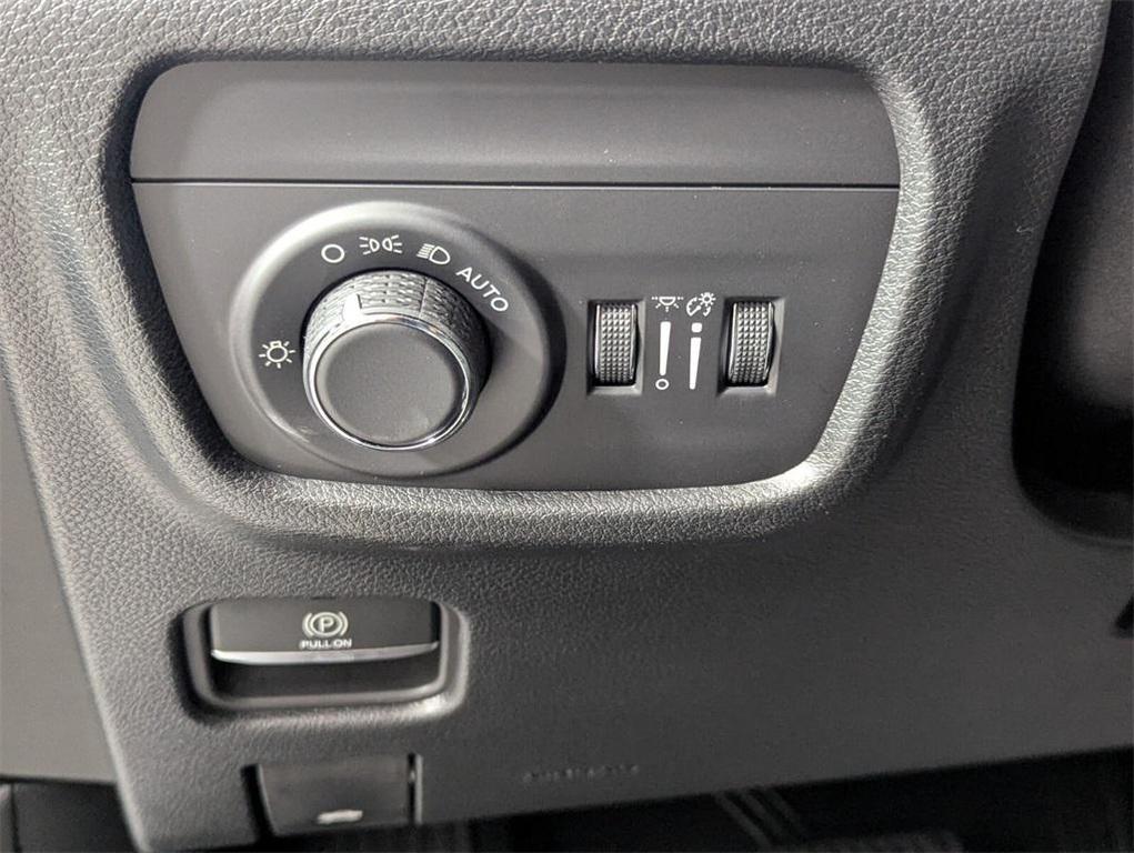 new 2025 Jeep Grand Cherokee car, priced at $31,203