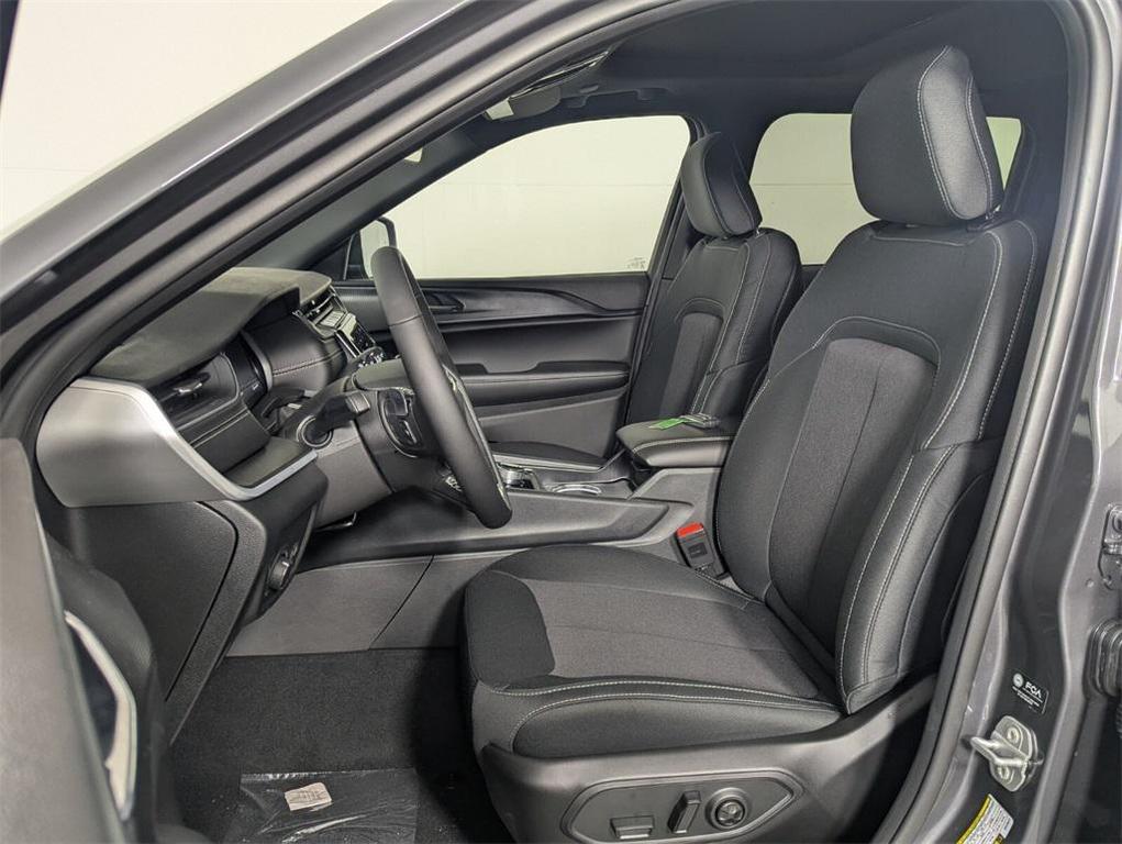 new 2025 Jeep Grand Cherokee car, priced at $31,203