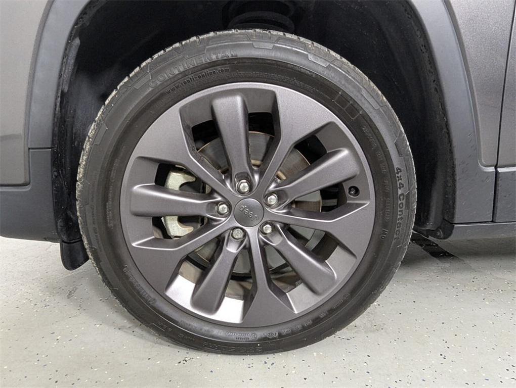 used 2021 Jeep Cherokee car, priced at $15,488