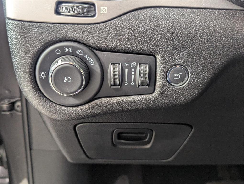 used 2021 Jeep Cherokee car, priced at $15,488