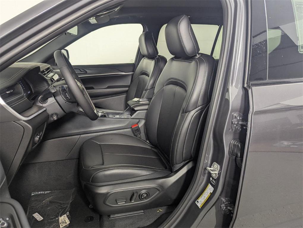 new 2025 Jeep Grand Cherokee L car, priced at $46,184