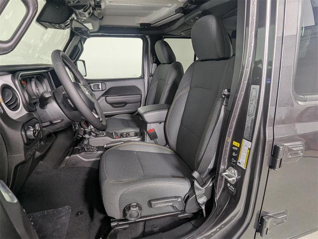 new 2025 Jeep Gladiator car, priced at $42,283