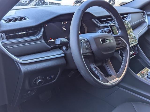 new 2025 Jeep Grand Cherokee car, priced at $38,000