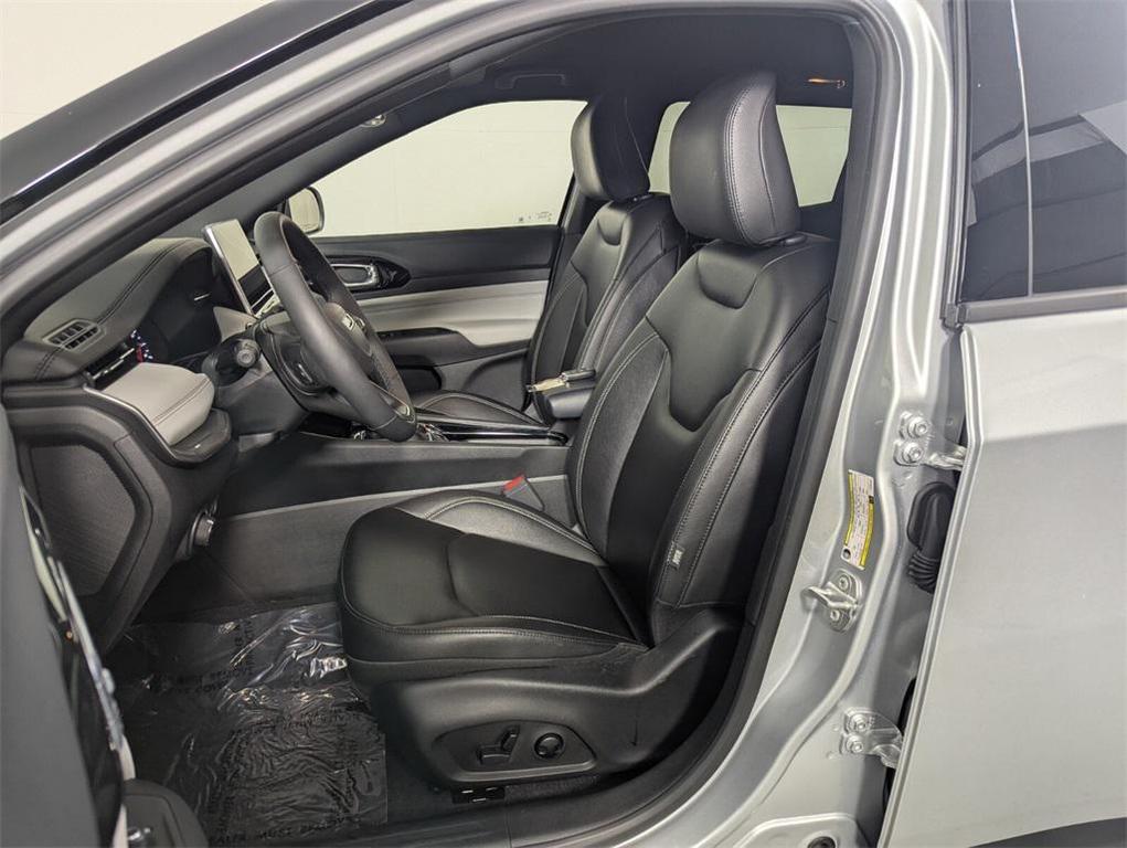 new 2025 Jeep Compass car, priced at $27,770