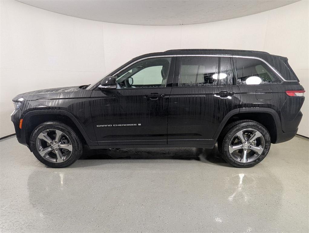 new 2025 Jeep Grand Cherokee car, priced at $41,822