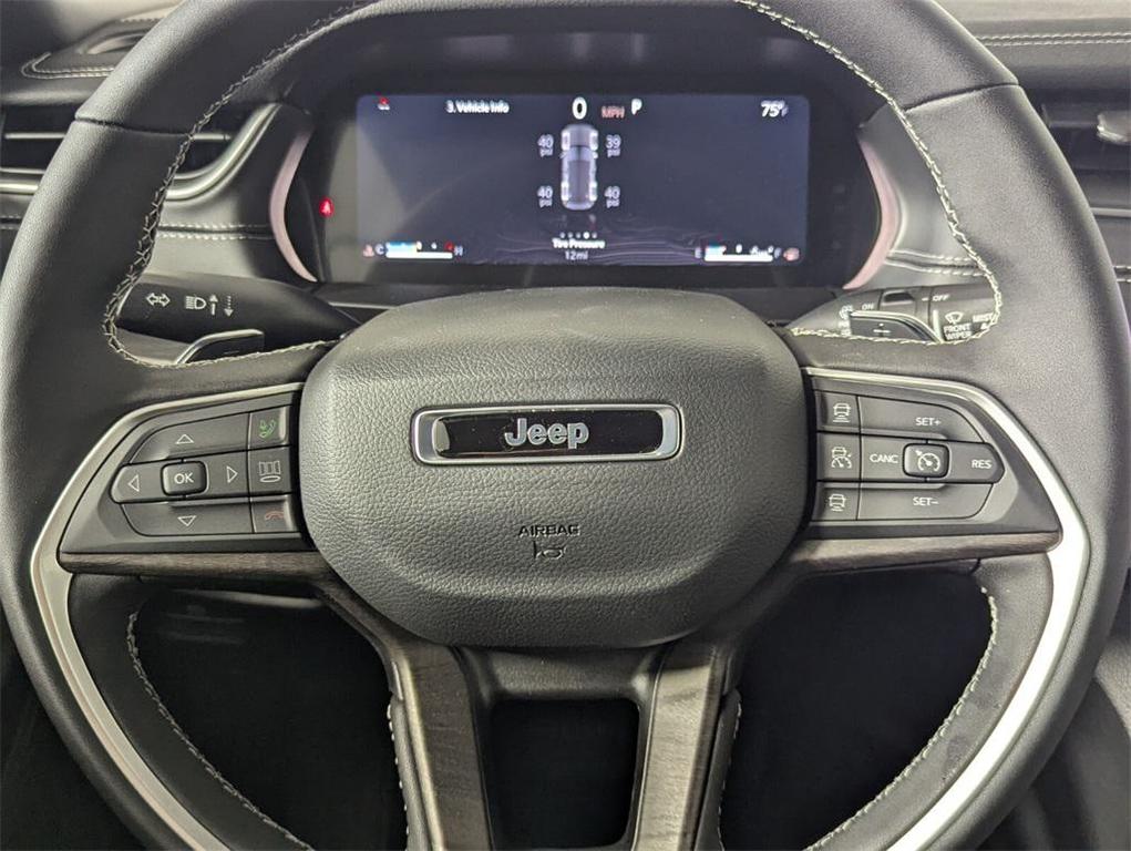 new 2025 Jeep Grand Cherokee car, priced at $41,822