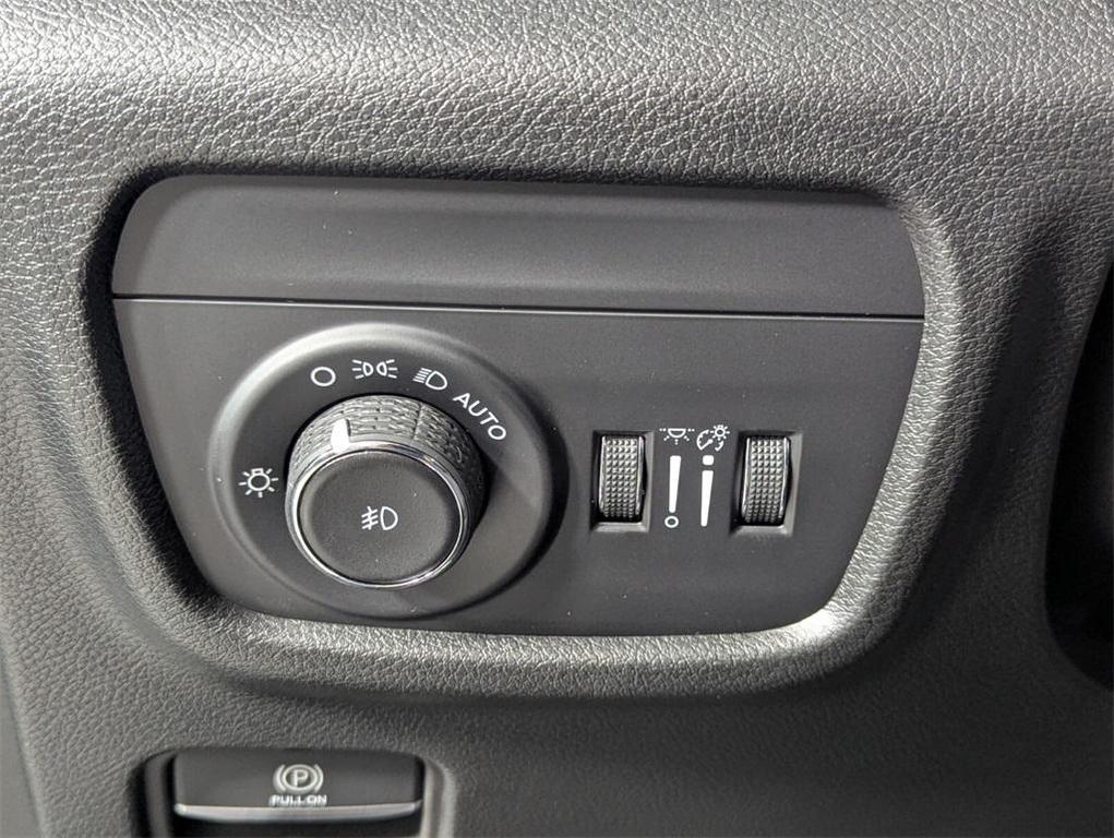 new 2025 Jeep Grand Cherokee car, priced at $41,822