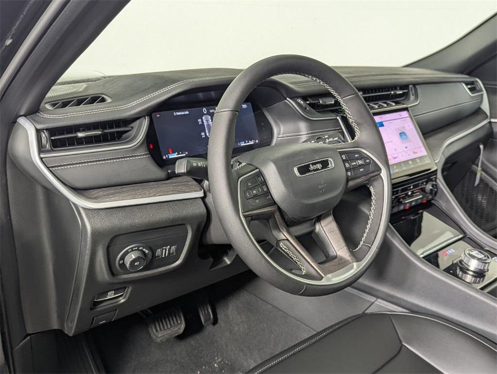 new 2025 Jeep Grand Cherokee car, priced at $41,822