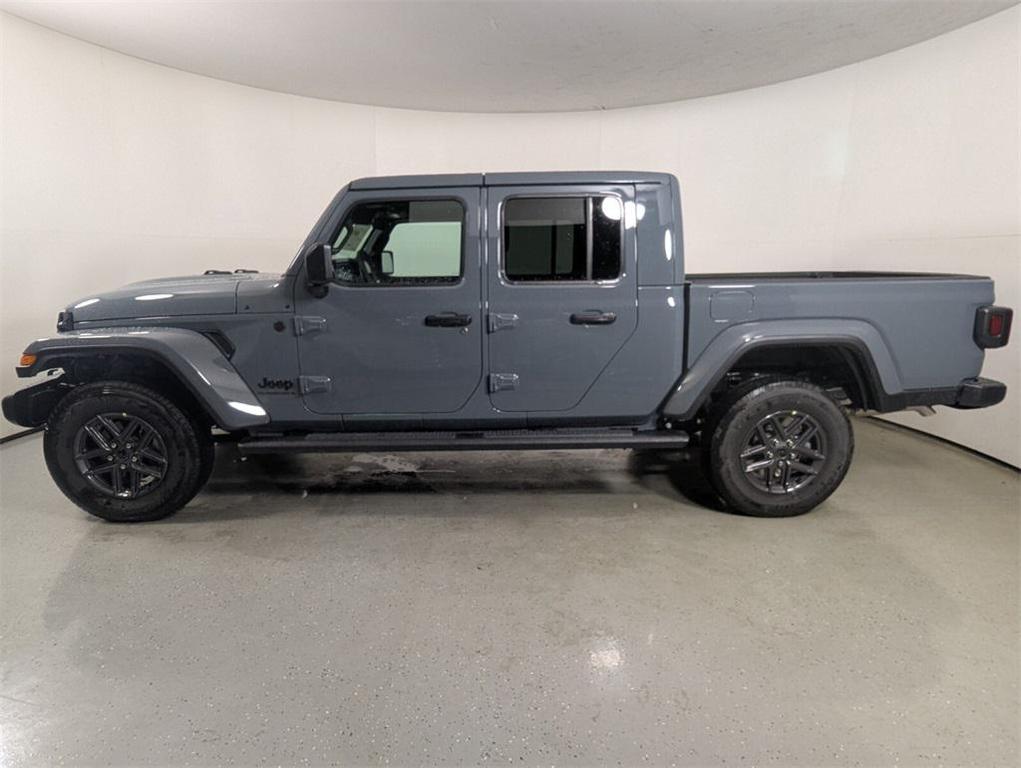 new 2025 Jeep Gladiator car, priced at $42,158