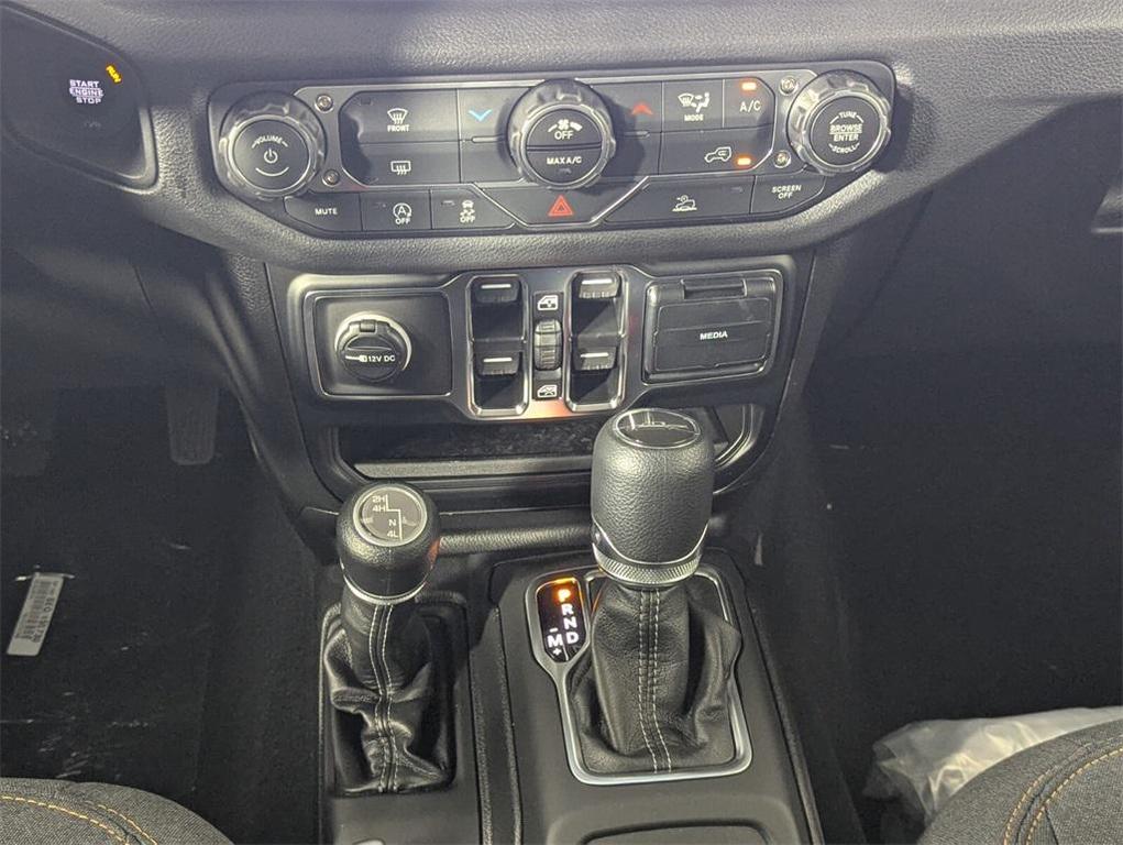 new 2025 Jeep Gladiator car, priced at $42,158