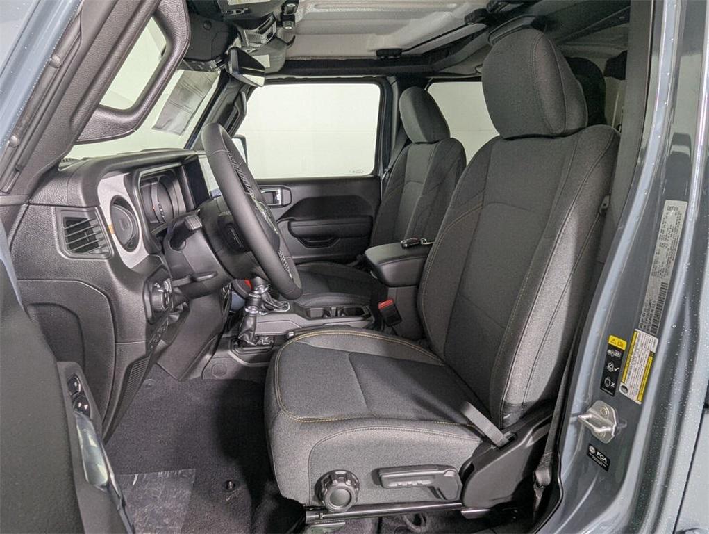 new 2025 Jeep Gladiator car, priced at $42,158