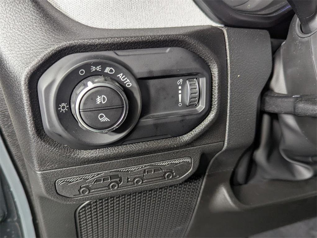 new 2025 Jeep Gladiator car, priced at $42,158