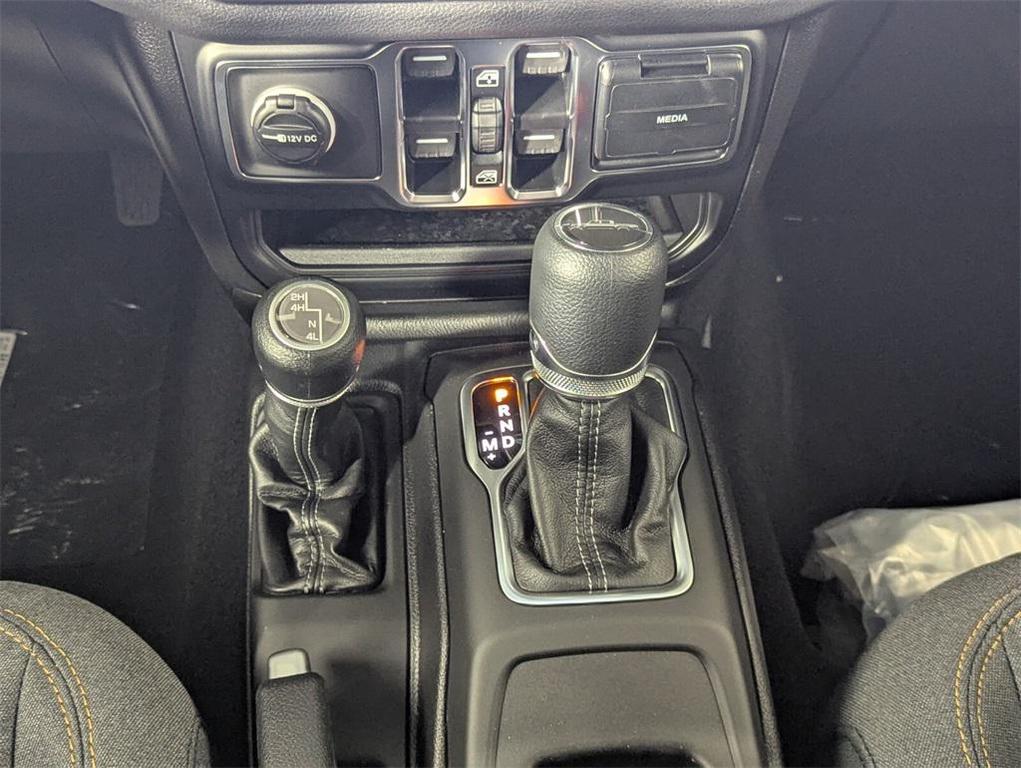 new 2025 Jeep Gladiator car, priced at $42,158