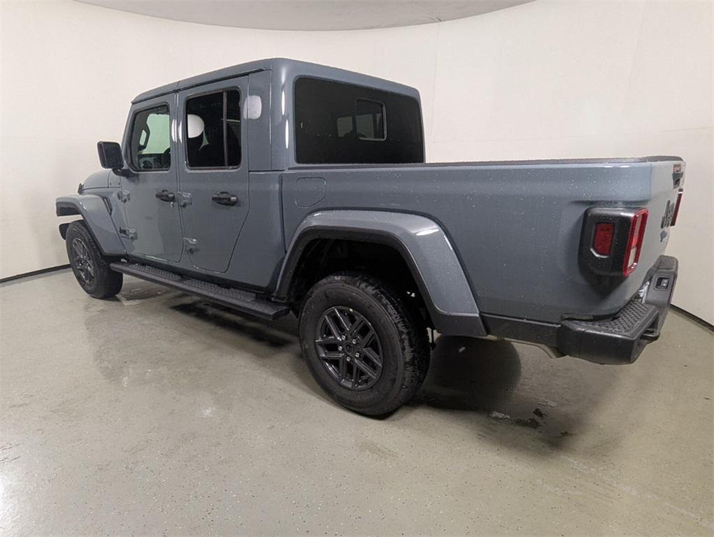 new 2025 Jeep Gladiator car, priced at $42,158